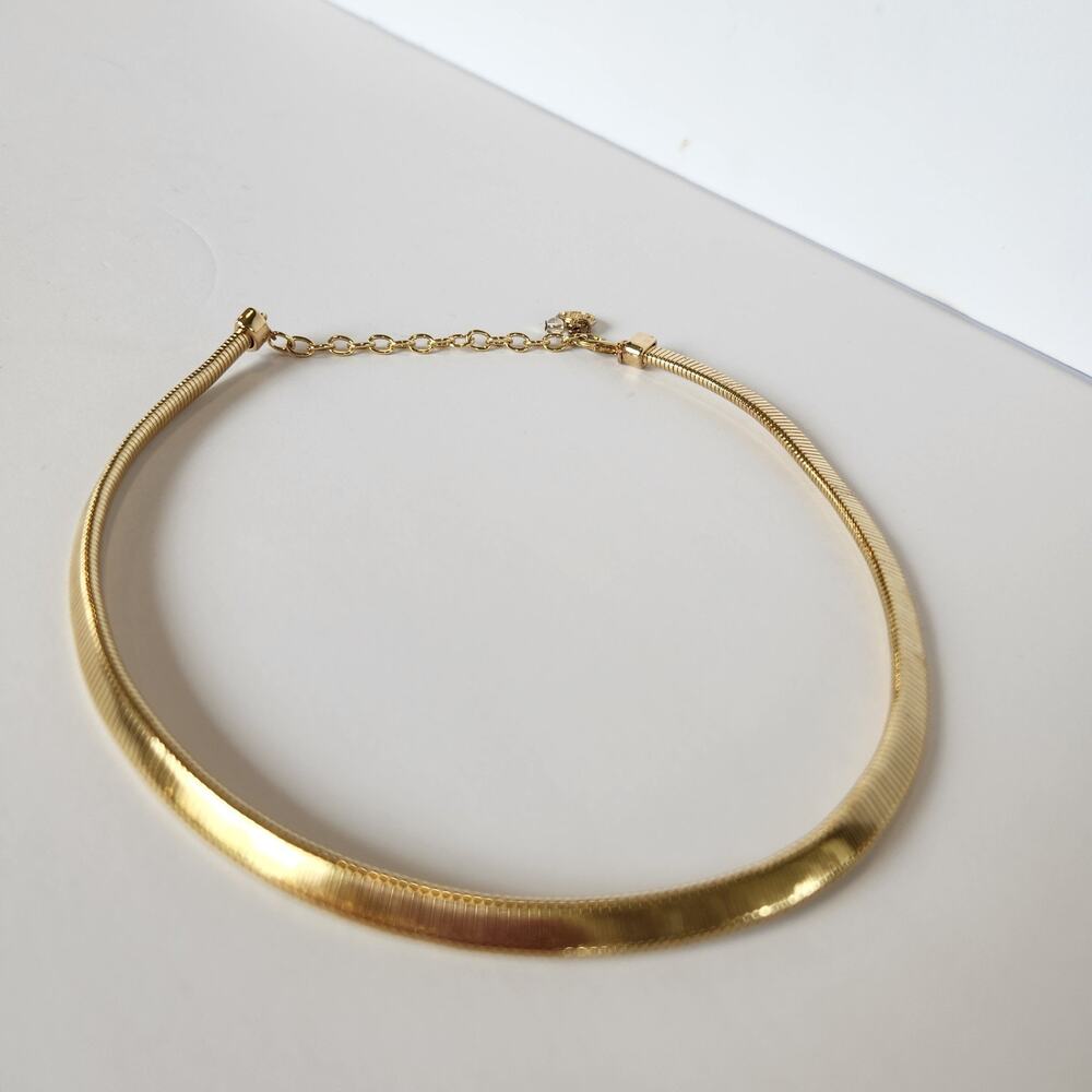 Vintage 2005 Necklace Gold Tone Omega Collar Flexible 19.5" Bling Disco